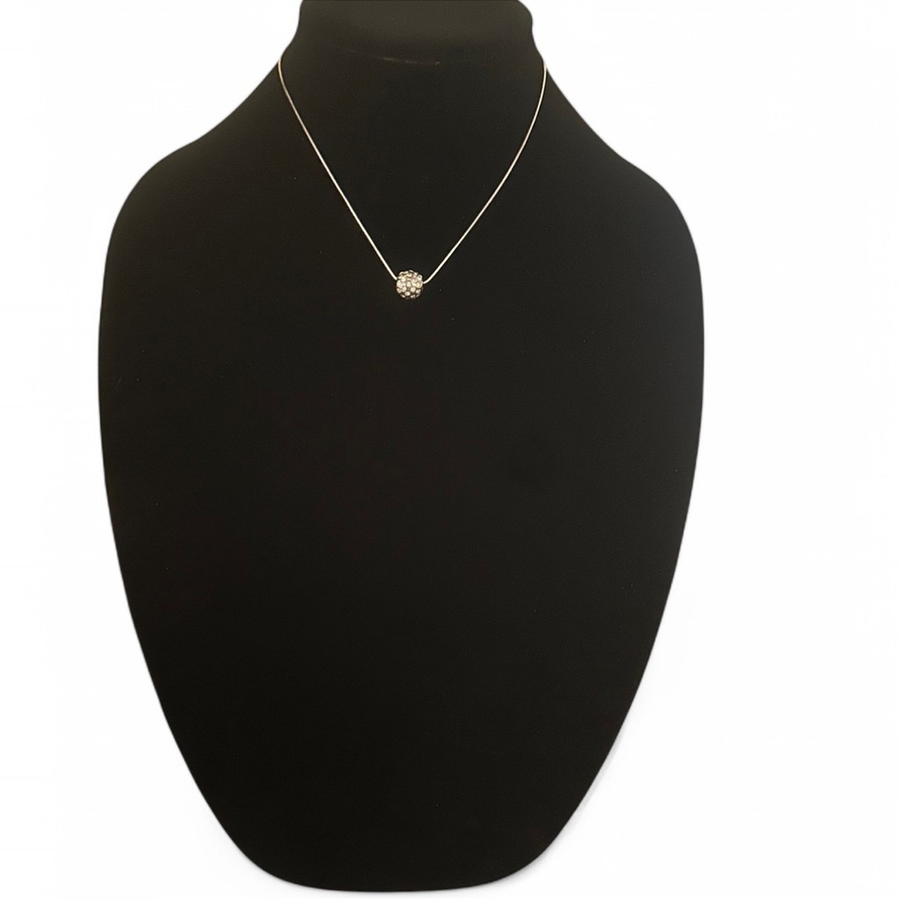 Elegant Necklace with Silver Pendant